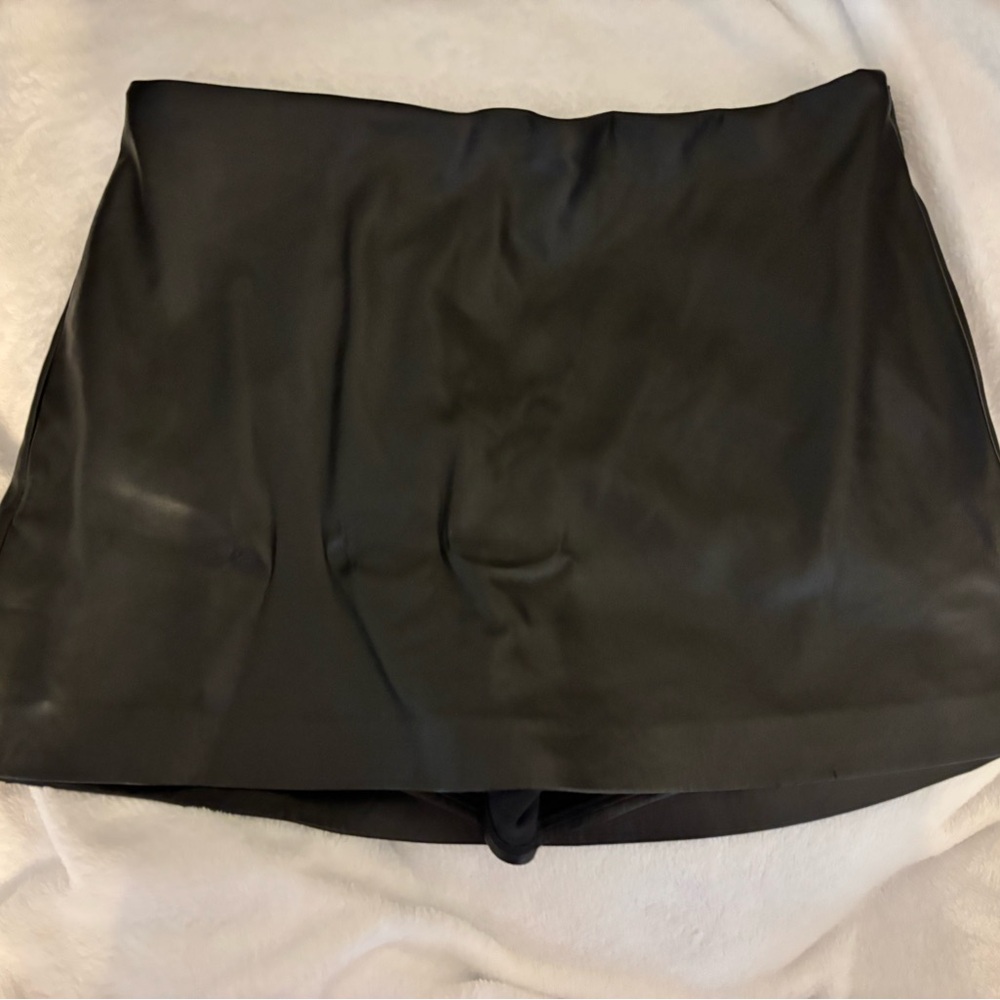 Express Black Mini faux leather skort